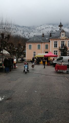 Marché place de la mairie