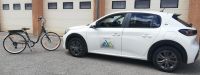 Photo de la voiture et du vélo tous les deux électriques